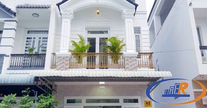 Bán nhà mới 1 trệt 2 lầu KDC Hưng Phú có mương hở - giá bán: 4 tỷ 800 - LH: 0939649719 gặp Phúc